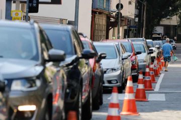 Motoristas do RJ ganham novo prazo para licenciar veículos em 2026