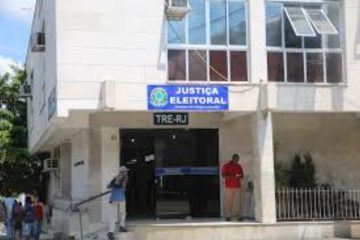 Último dia para regularizar o título de eleitor mobiliza eleitores do Rio e ES