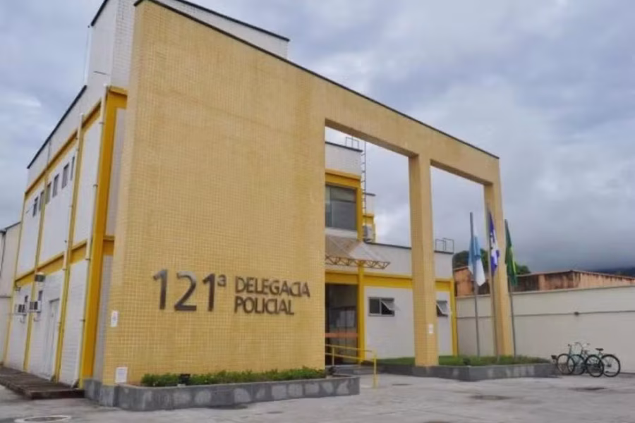 Auxiliar de creche é preso por suspeita de abuso sexual em Casimiro de Abreu