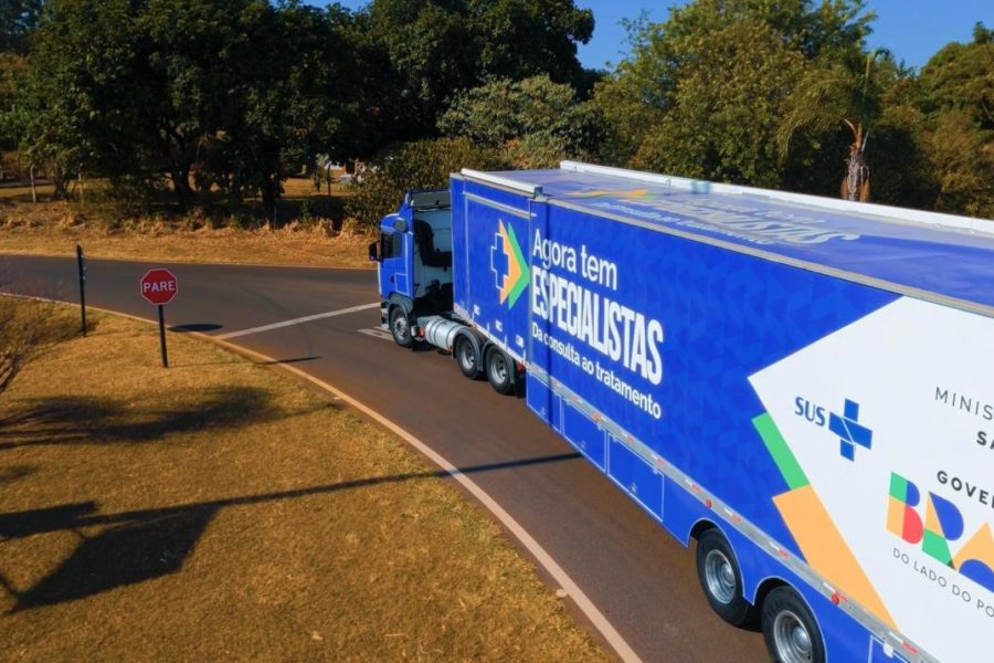 Carreta "Agora Tem Especialistas" traz exames de imagem para Cardoso Moreira