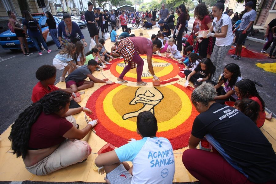 Cidades do Rio de Janeiro mantêm a tradição de Corpus Christi, agora feriado estadual