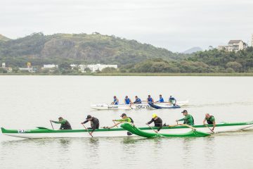 Competição de canoa havaiana reuniu 400 atletas na Lagoa de Imboassica em Macaé