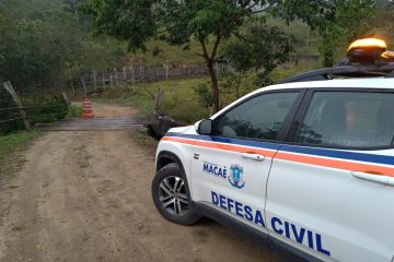 Defesa Civil de Macaé monitora deslizamento de terra em rodovia na Região Serrana