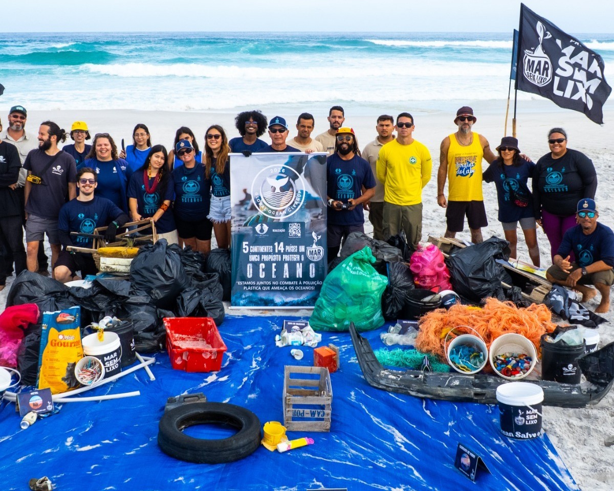 Granada é encontrada por voluntários durante limpeza de praia em Arraial do Cabo