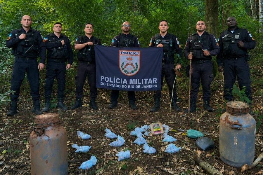 PM apreende quase 500 pinos de cocaína em Santo Antônio de Pádua