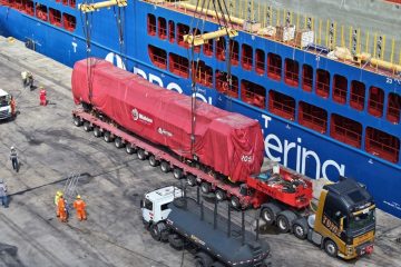 Porto do Açu conclui primeira exportação de locomotivas com envio de carga para a Austrália
