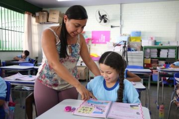 Sancionada a lei do piso salarial de R$ 5,1 mil para professores da educação básica