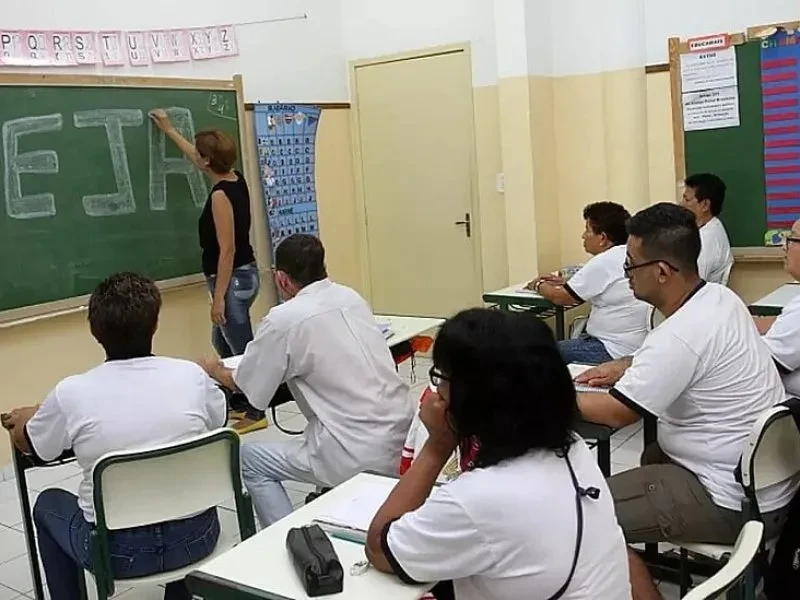 Últimos dias para matrícula de jovens e adultos na rede municipal de Búzios