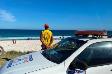 Araruama reforça segurança nas praias durante as férias escolares