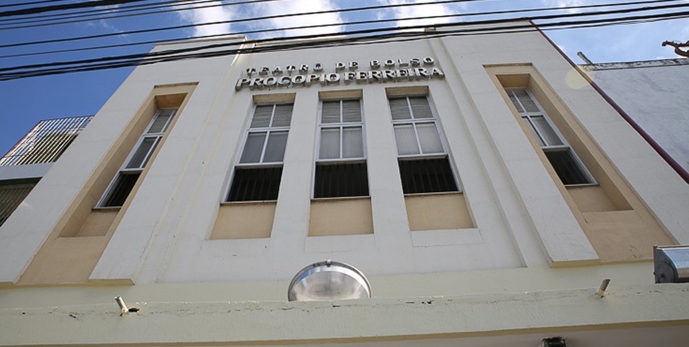 Artistas denunciam abandono dos teatros públicos de Campos