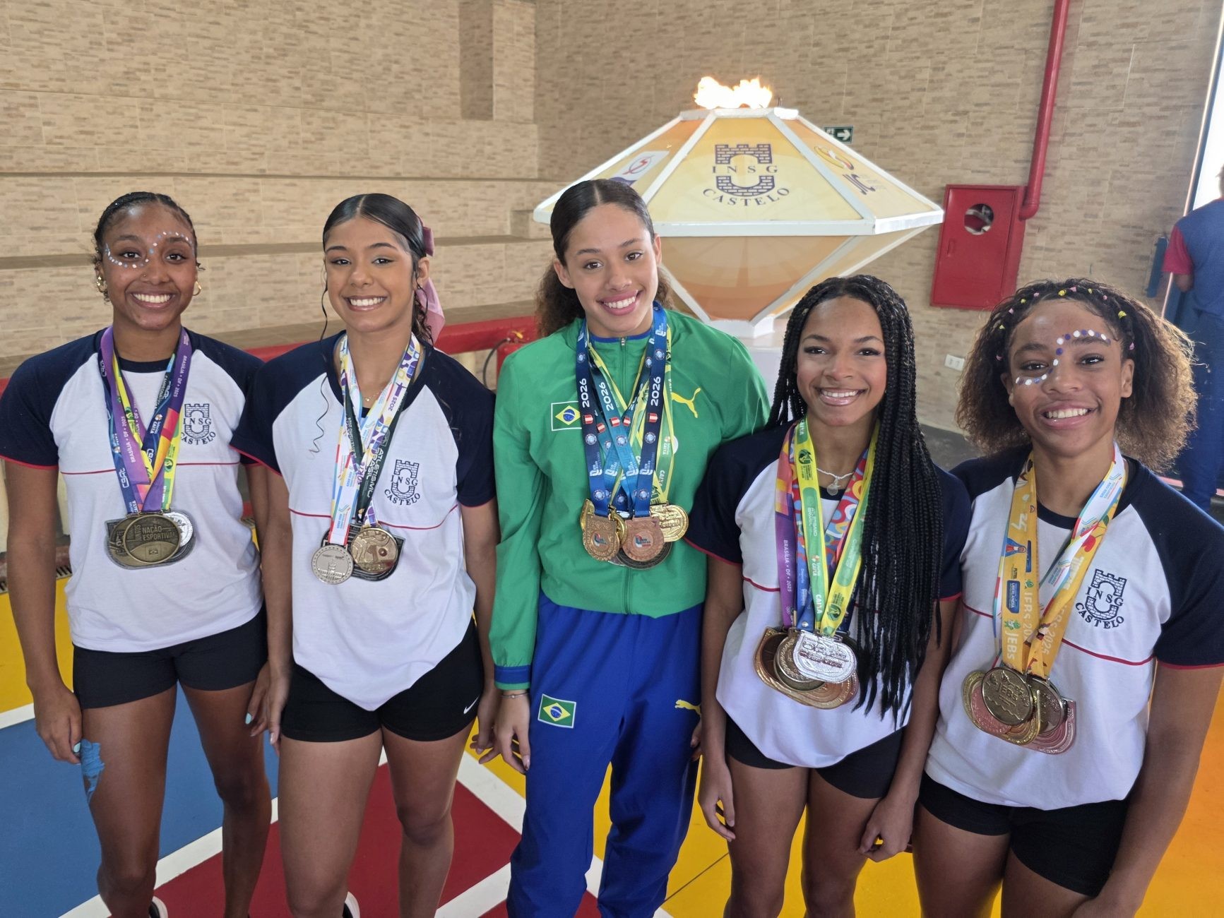Colégio Castelo reconhece estudantes destaque do atletismo em Macaé