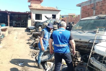 Detran RJ fecha ferro-velho clandestino com cerca de mil peças irregulares em Cabo Frio