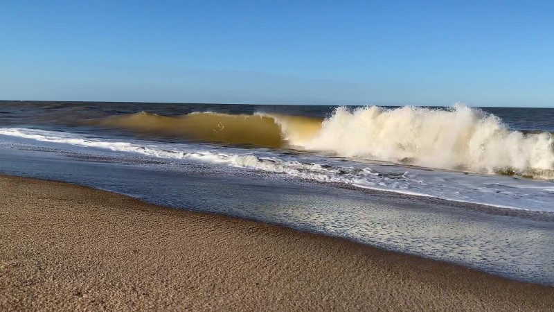 Marinha alerta para ressaca com ondas de até 3 metros entre Rio e Campos dos Goytacazes