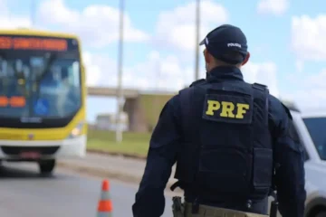Mulher é presa com droga em ônibus na BR-101, em Campos dos Goytacazes