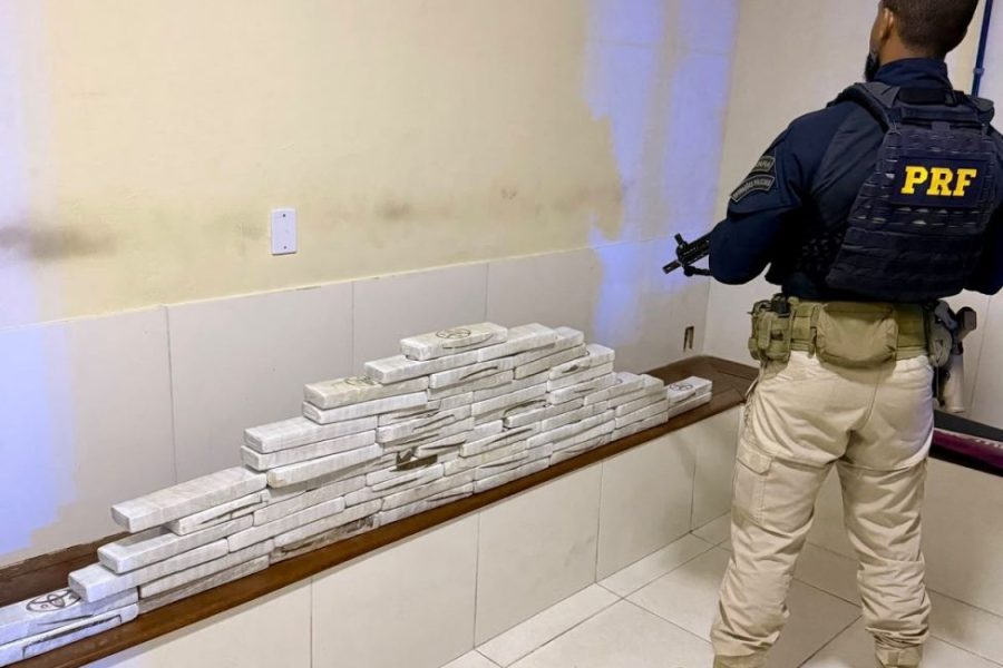 Polícia Rodoviária Federal apreende 55 quilos de maconha que seriam levados para Cabo Frio